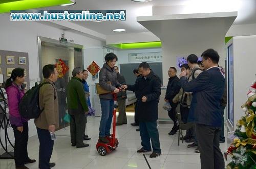 华中科技大学自动化学院考察团参观易步科技.JPG